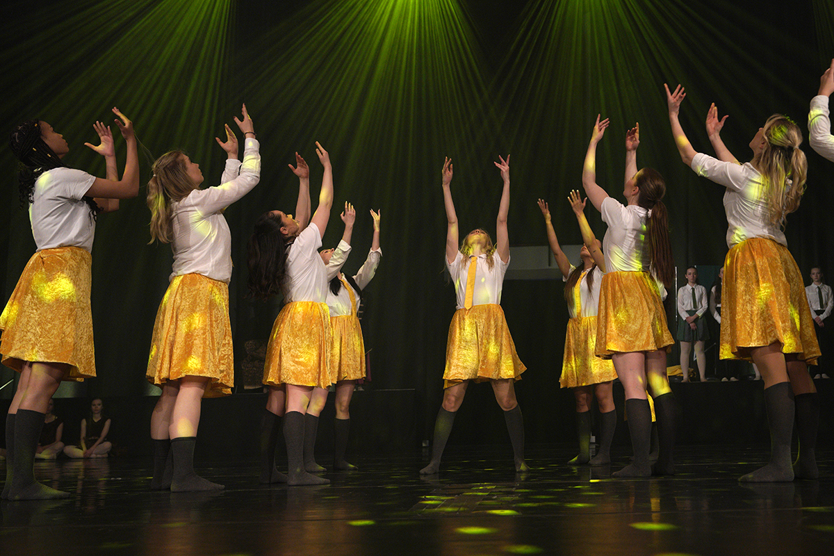 Golden dancers